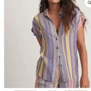 Marine Layer Dana Short Sleeve Shirt Blue
Variegated Stripe Button Top